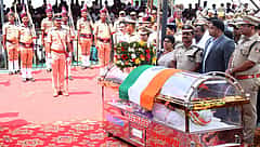 ಮಣ್ಣಲ್ಲಿ ಮಣ್ಣಾದ ಶ್ರೀನಿವಾಸ್ ಪ್ರಸಾದ್: ಬೌದ್ಧ ಧರ್ಮದ ವಿದಿ-ವಿಧಾನದಂತೆ ಅಂತ್ಯಸಂಸ್ಕಾರ