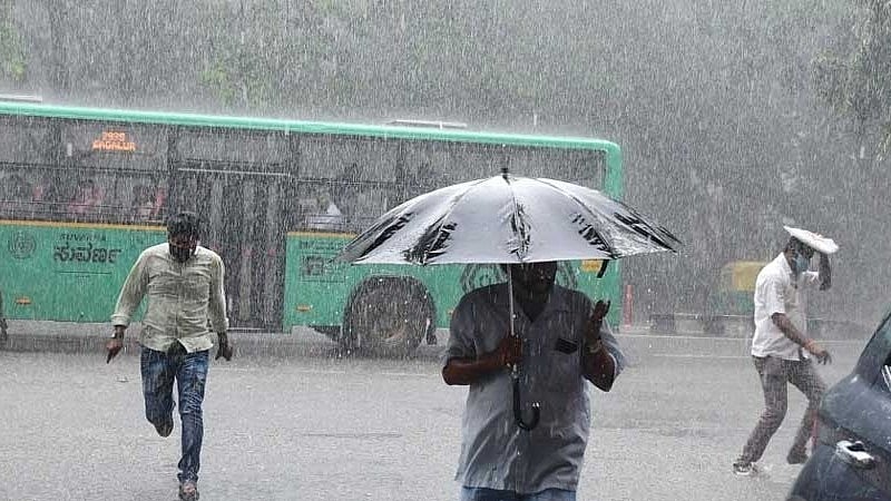 ಕಾದು ಕೆಂಡವಾಗಿದ್ದ ಬೆಂಗಳೂರಿನಲ್ಲಿ ವರ್ಷದ ಮೊದಲ ಮಳೆ: ಎಲ್ಲೆಲ್ಲಿ ಮಳೆಯಾಗುತ್ತಿದೆ?