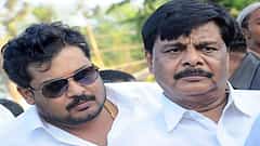 ಲೋಕಸಭೆ ಅಖಾಡದಲ್ಲಿ ಸುನೀಲ್ ಬೋಸ್: ಭಿನ್ನಮತದ 
ಕಾರ್ಮೋಡದ ನಡುವೆ ಚಾಮರಾಜನಗರದಲ್ಲಿ ಮಹಾದೇವಪ್ಪ 'ಸನ್ ರೈಸ್'!