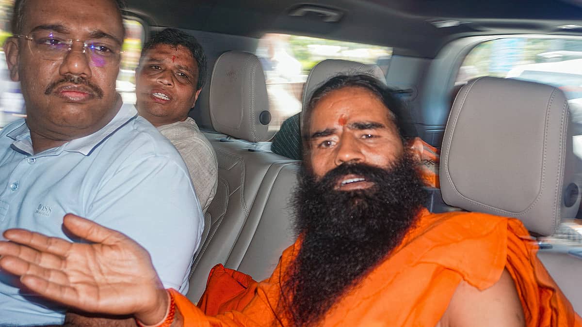 'ದೇಶ ಸೇವೆಯ ನೆಪ ಕೊಡಬೇಡಿ': Baba Ramdev ಗೆ ಸುಪ್ರೀಂ ಕೋರ್ಟ್ ಛೀಮಾರಿ; ಕೈ ಮುಗಿದು ಕ್ಷಮೆ ಕೋರಿದ ಯೋಗ ಗುರು!