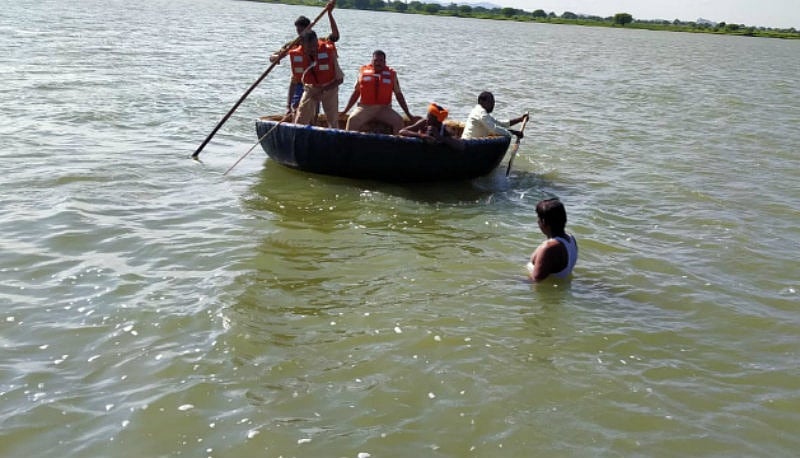 ಚಾಮರಾಜನಗರ: ಜಲಾಶಯದಲ್ಲಿ ಮುಳುಗುತ್ತಿದ್ದ ತಾಯಿಯನ್ನು ರಕ್ಷಿಸಲು ಹೋದ ಮಕ್ಕಳಿಬ್ಬರು ಸೇರಿ ಮೂವರು ಜಲಸಮಾಧಿ