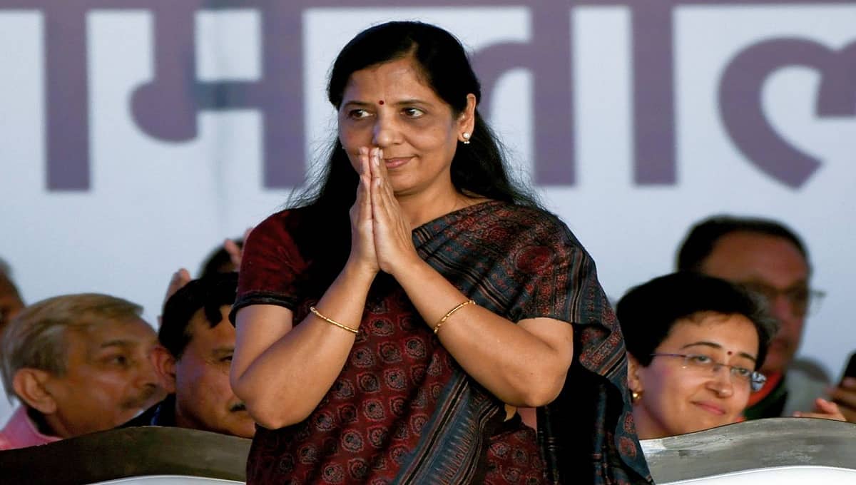 ತಿಹಾರ್ ಜೈಲಿನಲ್ಲಿ ಸಿಎಂ ಅರವಿಂದ್ ಕೇಜ್ರಿವಾಲ್ ಭೇಟಿಯಾಗಲು ಪತ್ನಿ ಸುನೀತಾಗೆ ಅನುಮತಿ: AAP