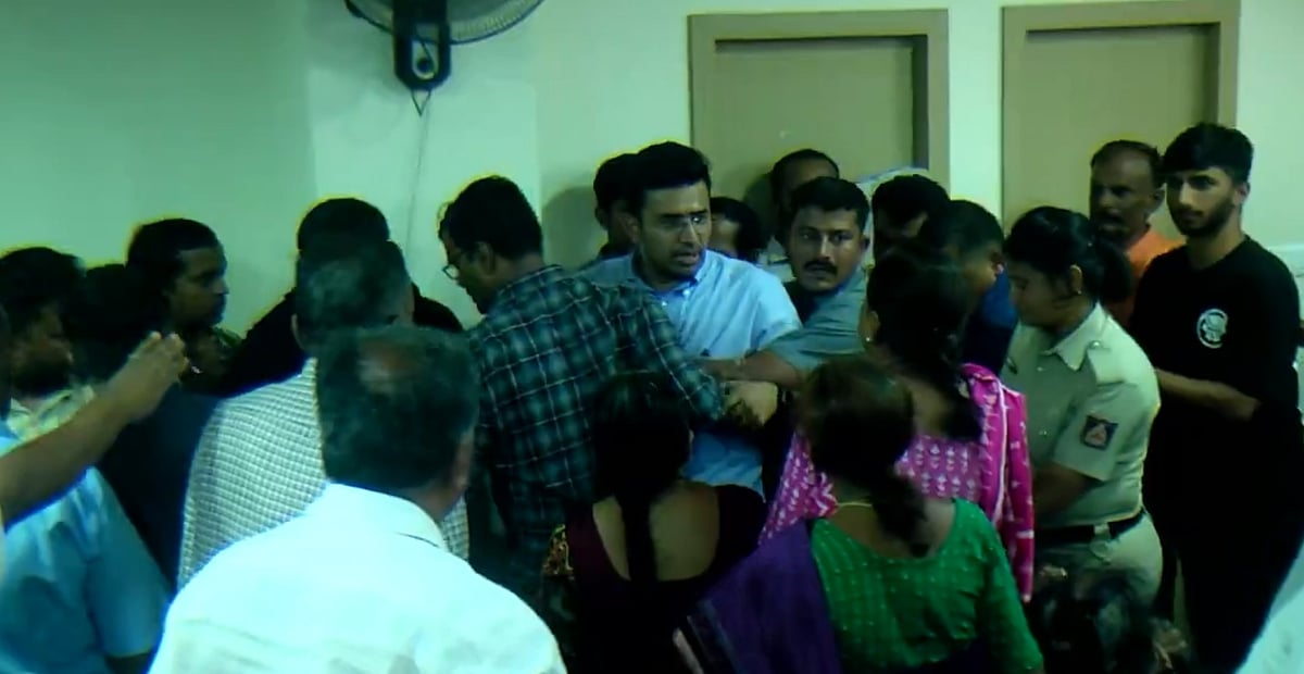 ಸಭೆಯಲ್ಲಿ ಭಾರೀ ಆಕ್ರೋಶ: ಠೇವಣಿದಾರರ ಪ್ರಶ್ನೆಗೆ ತಬ್ಬಿಬ್ಬು, ಸಿಟ್ಟಿಗೆದ್ದು ಹೊರನಡೆದ ತೇಜಸ್ವಿ ಸೂರ್ಯ; ಸಂಸದರ ಸ್ಪಷ್ಟನೆ ಹೀಗಿದೆ...