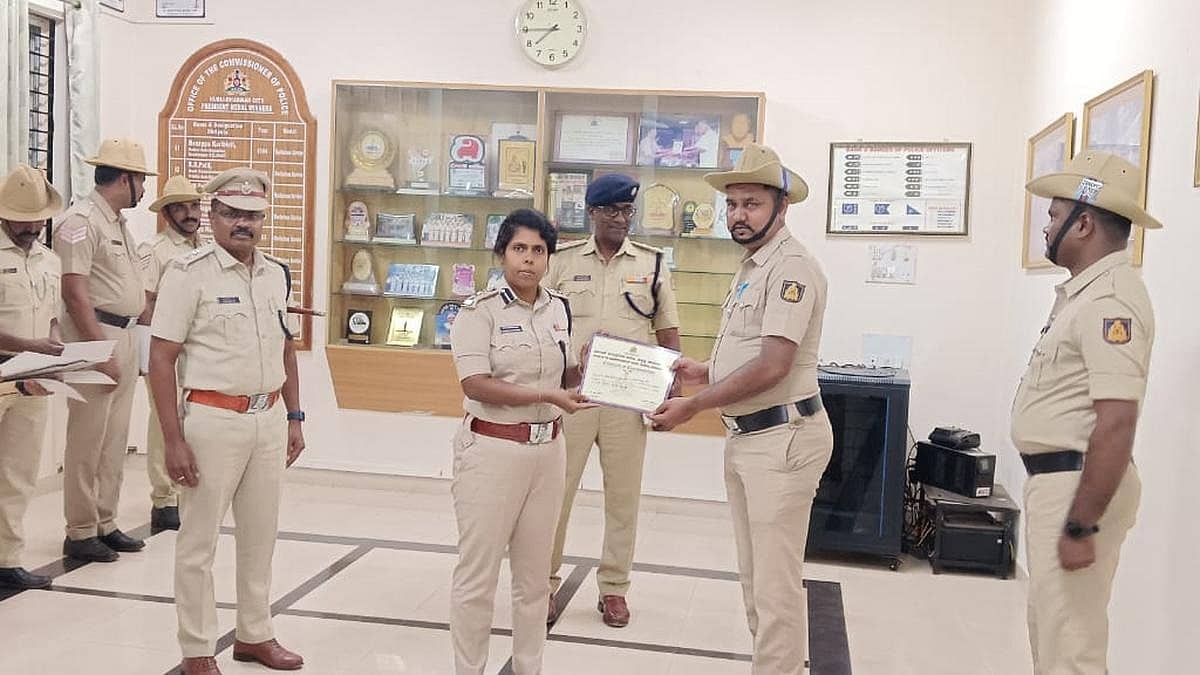 ಹುಬ್ಬಳ್ಳಿ: ನೇಹಾ ಕೊಲೆ ಆರೋಪಿ ಬಂಧಿಸಿದ ತಂಡಕ್ಕೆ ಪೊಲೀಸ್ ಆಯುಕ್ತರಿಂದ ಸನ್ಮಾನ