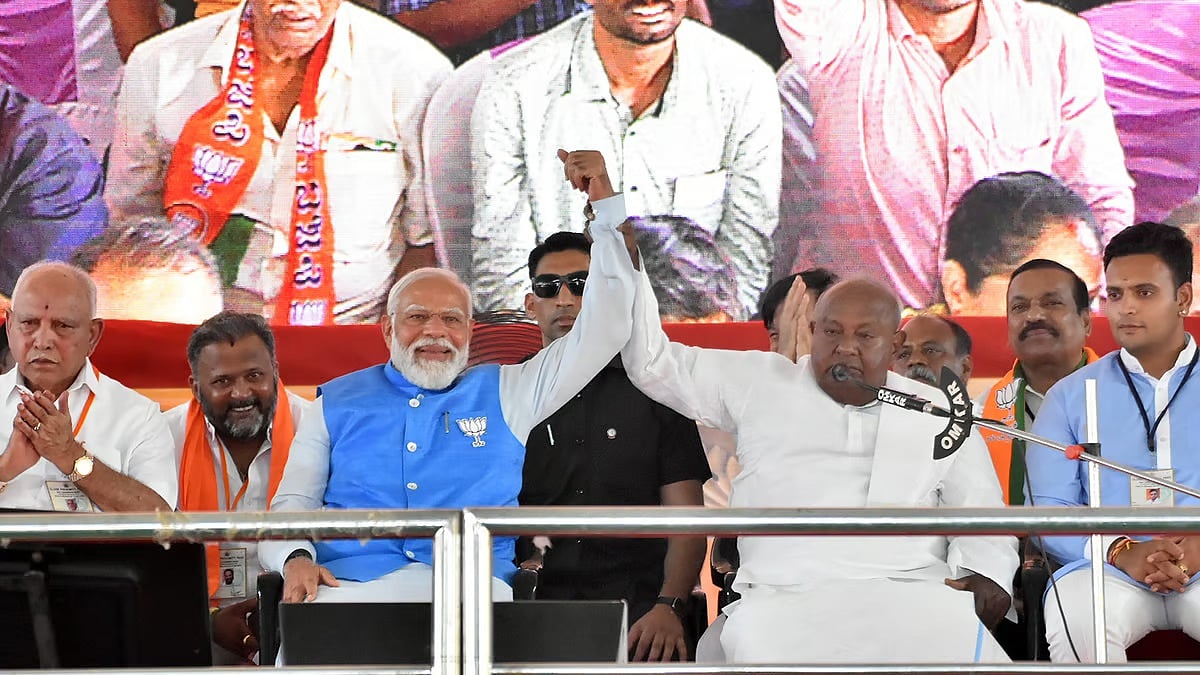 ಕನ್ನಡಿಗರ ಸಂಪತ್ತನ್ನು ಲೂಟಿ ಮಾಡಿ ಹೊರ ರಾಜ್ಯಗಳಿಗೆ ಕಳುಹಿಸುತ್ತಿದ್ದಾರೆ: ಸರ್ಕಾರದ ವಿರುದ್ಧ ದೇವೇಗೌಡ ಕಿಡಿ
