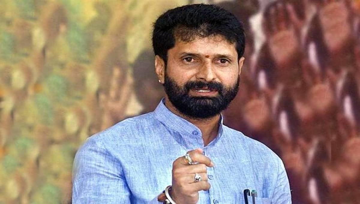 ಮಾಡೋಕೆ ಕೆಲಸ ಇಲ್ಲದವ್ನು ಅದೇನೋ ಕೆತ್ತಿದ್ನಂತೆ, ಹಾಗ್ಯಾಕೆ ನೀವು ಮಾಡ್ತಿದ್ದೀರಿ: ಪ್ರಿಯಾಂಕ್ ಖರ್ಗೆಗೆ ಸಿ.ಟಿ ರವಿ ತಪರಾಕಿ!