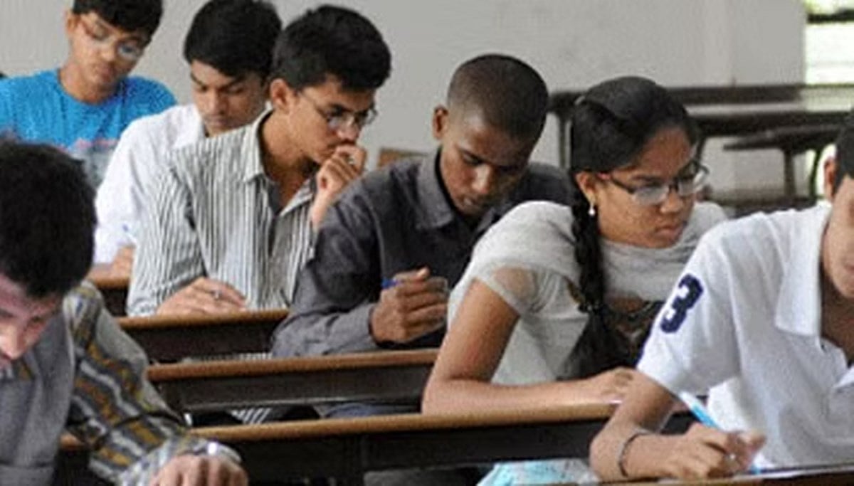 KCET exam: ಸಿಇಟಿ ಪರೀಕ್ಷೆಯಲ್ಲಿ ಔಟ್ ಆಫ್ ಸಿಲಬಸ್ ಪ್ರಶ್ನೆಗಳು; ವಿದ್ಯಾರ್ಥಿಗಳಲ್ಲಿ ಆತಂಕ, ಗೊಂದಲ