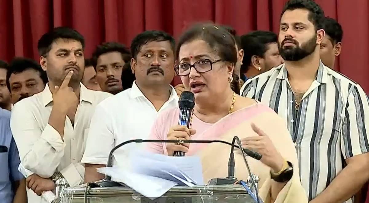 ರಾಜಕೀಯಕ್ಕೆ ಬಂದಿದ್ದು ಆಕಸ್ಮಿಕ; ರಾಜಕೀಯ ನನಗೆ ಹಿಂದೆಯೂ, ಇಂದೂ ಅನಿವಾರ್ಯವಲ್ಲ: ಸಂಸದೆ ಸುಮಲತಾ