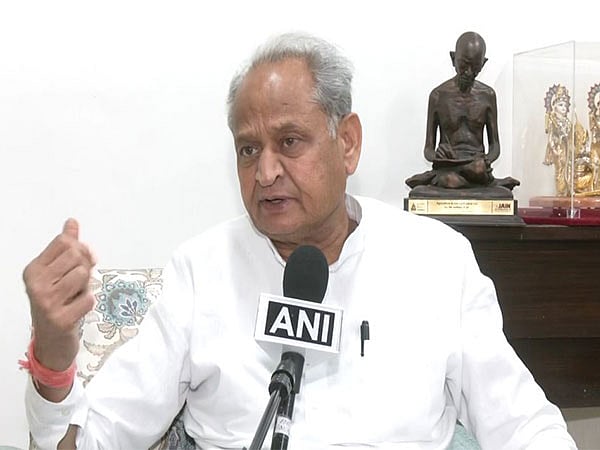 ಬಿಜೆಪಿ 370 ಸೀಟು ಗೆಲ್ಲಲ್ಲ, ಎನ್ಡಿಎಗೆ 400 ಸ್ಥಾನ ಸಿಗಲ್ಲ; ಪ್ರಧಾನಿ ಹುದ್ದೆಯಿಂದ ಮೋದಿ ಹಿಂದೆಸರಿಯಲಿ: ಅಶೋಕ್ ಗೆಹ್ಲೋಟ್