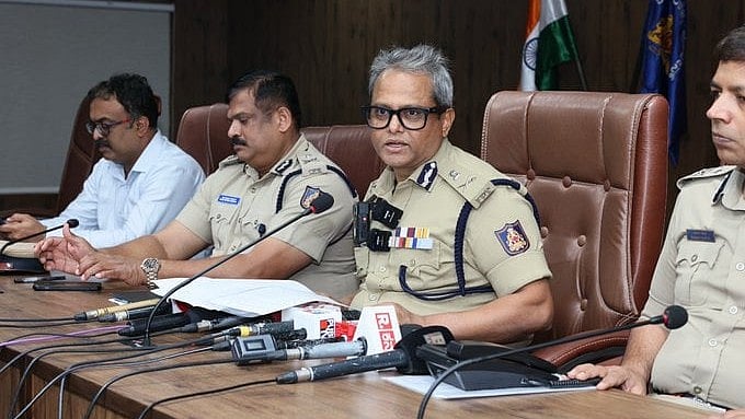 ಸಮವಸ್ತ್ರದಲ್ಲಿರುವಾಗ ರೀಲ್ಸ್ ಮಾಡದಂತೆ ಪೊಲೀಸ್ ಸಿಬ್ಬಂದಿಗೆ ಬೆಂಗಳೂರು ಪೊಲೀಸ್ ಆಯುಕ್ತ ಎಚ್ಚರಿಕೆ