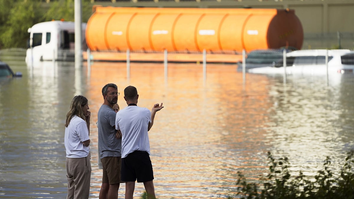 Dubai Floods: ಮರುಭೂಮಿಯಲ್ಲಿ 'ಮಹಾಮಳೆ'ಗೆ ಕಾರಣವೇನು? ಮೋಡ ಬಿತ್ತನೆ ಎಡವಟ್ಟೋ, ಪ್ರಕೃತಿ ವಿಕೋಪವೋ?