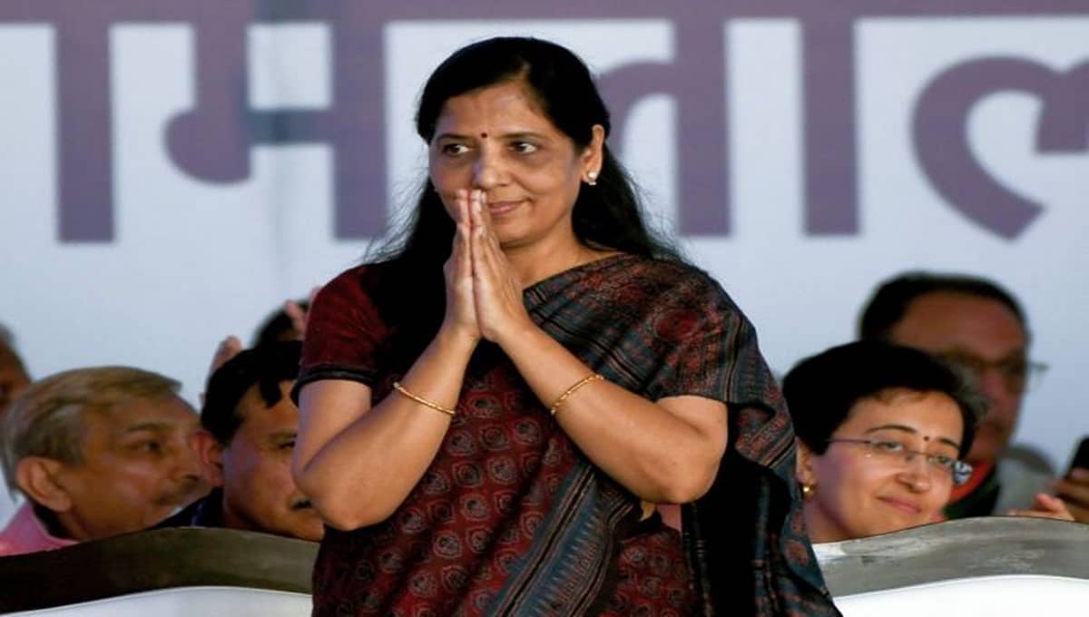 ಲೋಕಸಭೆ ಚುನಾವಣಾ ಅಖಾಡಕ್ಕೆ ಕೇಜ್ರಿವಾಲ್ ಪತ್ನಿ ಎಂಟ್ರಿ: ನಾಳೆ ದೆಹಲಿಯಲ್ಲಿ ಸುನೀತಾ ರೋಡ್ ಶೋ!