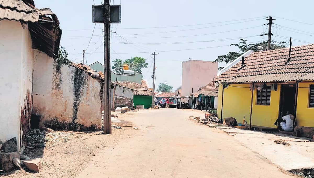 ಚಾಮರಾಜನಗರ: ಶಾಸಕರ ಕಾರ್ಯವೈಖರಿಗೆ ಅಸಮಾಧಾನ; ಮೈಸೂರು-ಊಟಿ ಹೆದ್ದಾರಿ ಅಗಲೀಕರಣಕ್ಕೆ ಬೇಡಿಕೆ