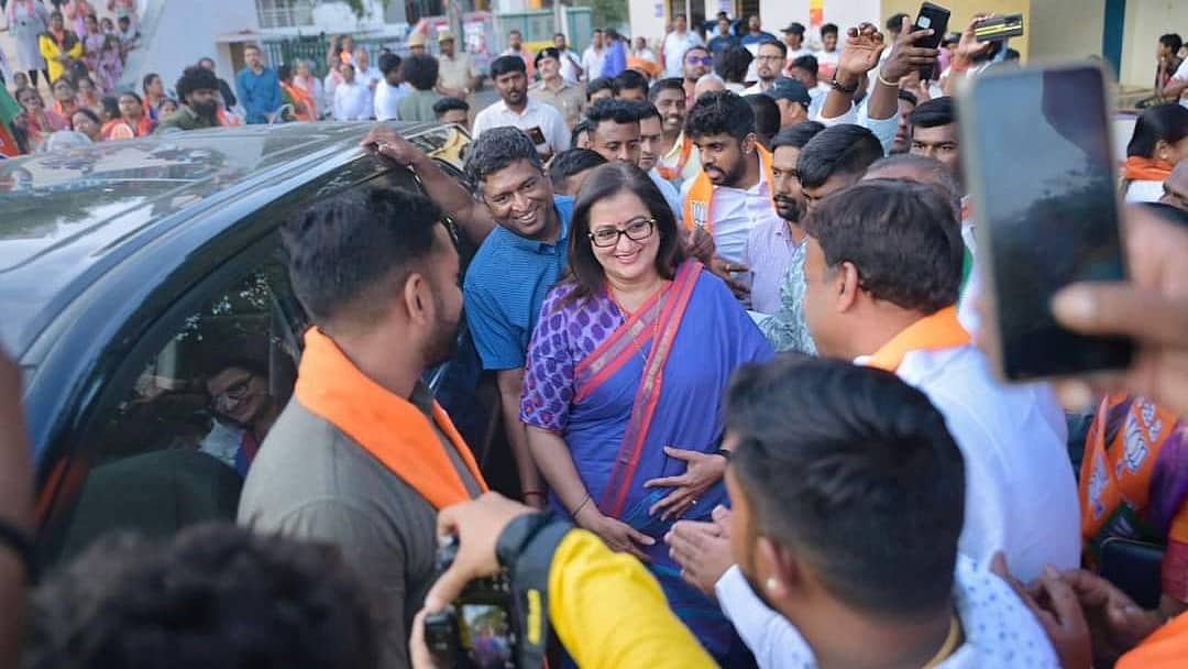 ಮಂಡ್ಯದಲ್ಲಿ ನಟ Darshan ಕಾಂಗ್ರೆಸ್ ಅಭ್ಯರ್ಥಿ ಪರ ಪ್ರಚಾರ: 'ಒಳ್ಳೆ ರಿಸಲ್ಟ್ ಬರುತ್ತೆ'... ಸುಮಲತಾ ಅಂಬರೀಶ್ ಸ್ಪಷ್ಟನೆ!