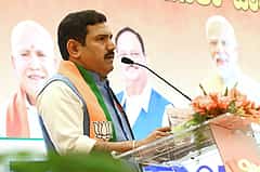 ಗ್ಯಾರಂಟಿ ಯೋಜನೆಗಳ ಬಗ್ಗೆ ಟೀಕೆ: ಬಿ ವೈ ವಿಜಯೇಂದ್ರ ವಿರುದ್ಧ ಚುನಾವಣಾ ಆಯೋಗಕ್ಕೆ ಕಾಂಗ್ರೆಸ್ ದೂರು