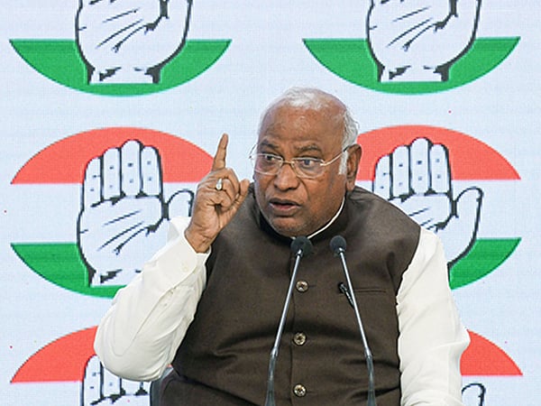 ದ್ವೇಷ ಭಾಷಣ ಮಾಡುವ ಬದಲು ನಿಮ್ಮ ಸರ್ಕಾರದ ಸಾಧನೆಗಳ ಮೇಲೆ ಮತ ಕೇಳಿ: ಪ್ರಧಾನಿ ಮೋದಿಗೆ ಖರ್ಗೆ