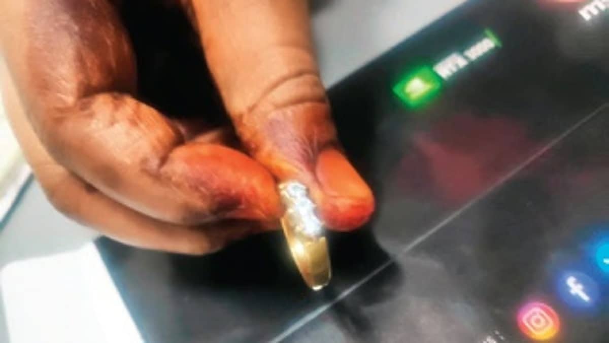 ಬೆಂಗಳೂರು: ಪಾಸ್ಪೋರ್ಟ್ ಕಚೇರಿಯಲ್ಲಿ ಮದುವೆಯ ಡೈಮಂಡ್ ರಿಂಗ್ ಮರೆತ ಮೈಸೂರು ವ್ಯಕ್ತಿ! ಆಮೇಲೇನಾಯ್ತು..!