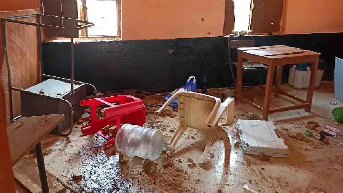 ಚಾಮರಾಜನಗರ: ಮತದಾನದ ವೇಳೆ ಗುಂಪು ಘರ್ಷಣೆ: ಮನವೊಲಿಸಲು ಯತ್ನಿಸಿದ ಅಧಿಕಾರಿಗಳ ಮೇಲೂ ಗ್ರಾಮಸ್ಥರ ದಾಳಿ, ಲಾಠಿ ಚಾರ್ಜ್!