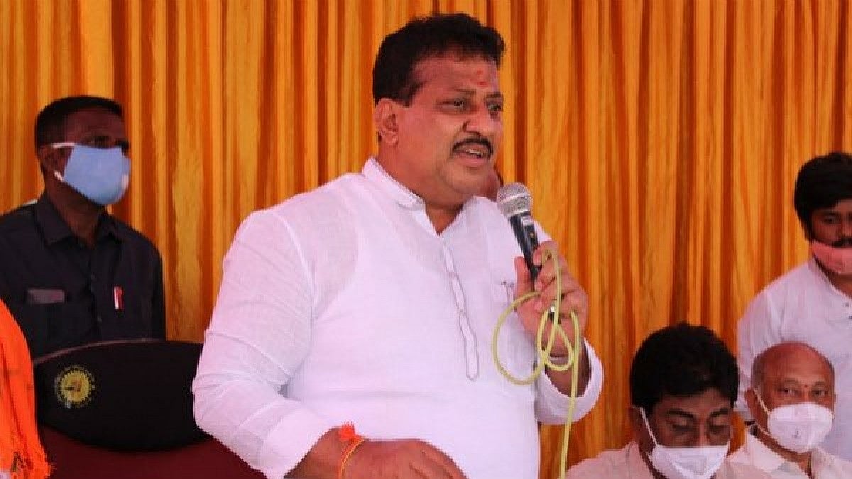 ಅನುಕಂಪ ಗಿಟ್ಟಿಸಿಕೊಳ್ಳುವ ಗಿಮಿಕ್ ಗಳ ನಿಲ್ಲಿಸಿ: ಸುಧಾಕರ್'ಗೆ ಎಸ್ಆರ್ ವಿಶ್ವನಾಥ್ ಎಚ್ಚರಿಕೆ