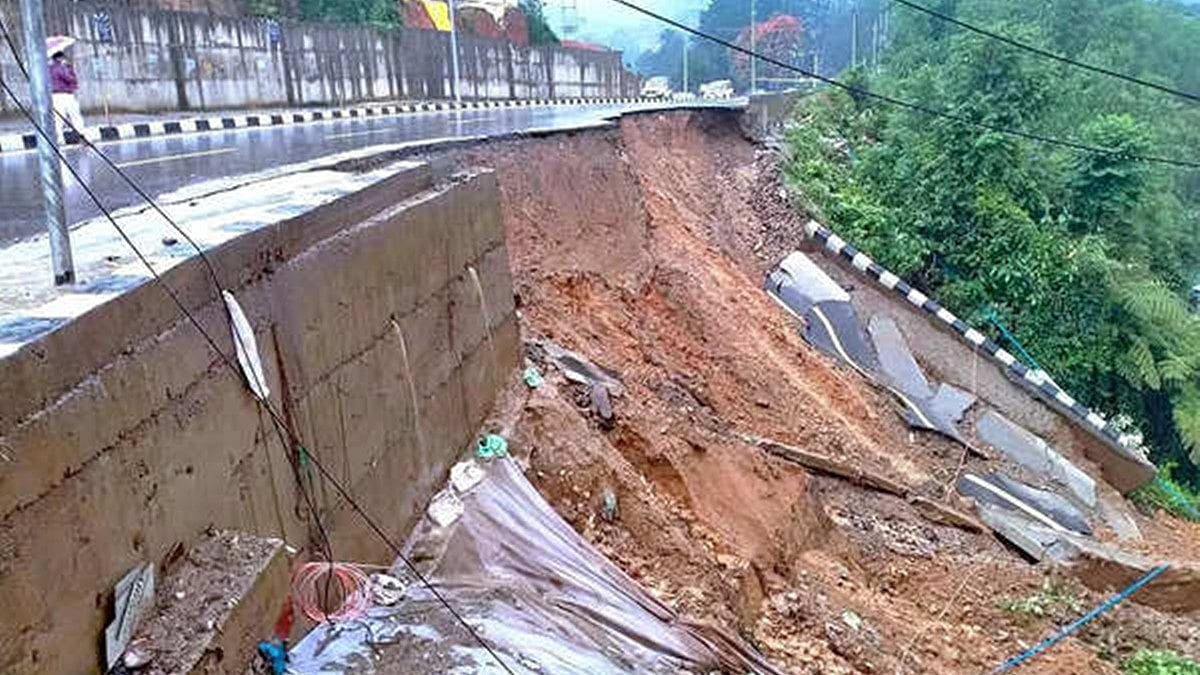 ಅರುಣಾಚಲದಲ್ಲಿ ಭೂಕುಸಿತ: ಭಾರೀ ಮಳೆಗೆ ಕೊಚ್ಚಿ ಹೋದ ಹೆದ್ದಾರಿ, ಚೀನಾ ಗಡಿ ಪ್ರದೇಶಕ್ಕೆ ಸಂಪರ್ಕ ಬಂದ್‌!