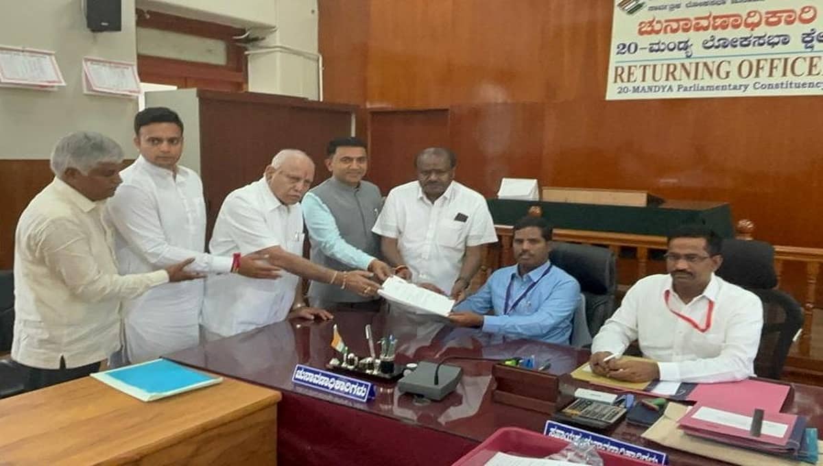 ಲೋಕಸಭಾ ಚುನಾವಣೆ: ಮಂಡ್ಯದಿಂದ ಜೆಡಿಎಸ್ ಅಭ್ಯರ್ಥಿ ಹೆಚ್.ಡಿ. ಕುಮಾರಸ್ವಾಮಿ ನಾಮಪತ್ರ ಸಲ್ಲಿಕೆ