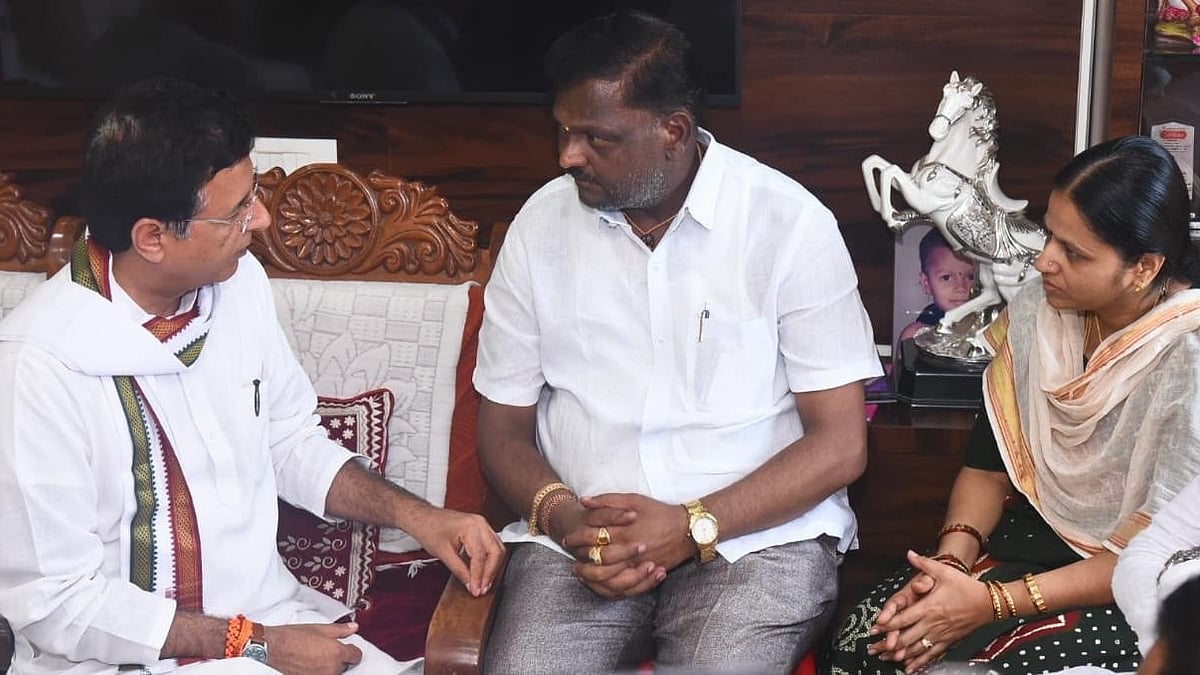 ನೇಹಾ ಹಿರೇಮಠ ನಿವಾಸಕ್ಕೆ ಸುರ್ಜೇವಾಲಾ ಭೇಟಿ: ನ್ಯಾಯ ಕೊಡಿಸುವುದಾಗಿ ವಾಗ್ದಾನ
