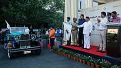 ವಿಂಟೇಜ್ ಕಾರ್, ಬೈಕ್ ರ್‍ಯಾಲಿ ಮೂಲಕ ಮತದಾನ ಜಾಗೃತಿ: ರಾಜ್ಯಪಾಲರಿಂದ ಚಾಲನೆ