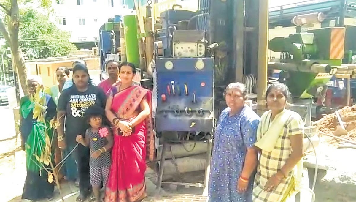 ಪಿಜಿ ಕಟ್ಟಡ ನಿರ್ಮಾಣಕ್ಕಾಗಿ ಬೋರ್ ವೆಲ್ ಕೊರೆಸಲು ಬಂದ ಬಿಲ್ಡರ್: ಸ್ಥಳೀಯ ನಿವಾಸಿಗಳ ಪ್ರತಿಭಟನೆಯಿಂದ 
ಕಾರ್ಯ ಸ್ಥಗಿತ!
