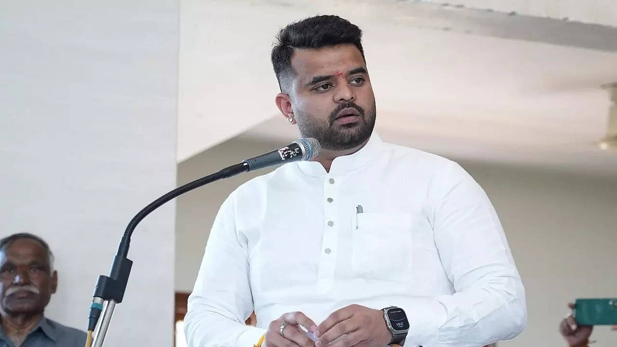 ಪ್ರಜ್ವಲ್ ರೇವಣ್ಣ ವಿರುದ್ಧ 'ಬ್ಲೂ ಕಾರ್ನರ್' ನೋಟಿಸ್; 196 ರಾಷ್ಟ್ರಗಳಿಗೆ ಮಾಹಿತಿ ರವಾನೆ: Interpol