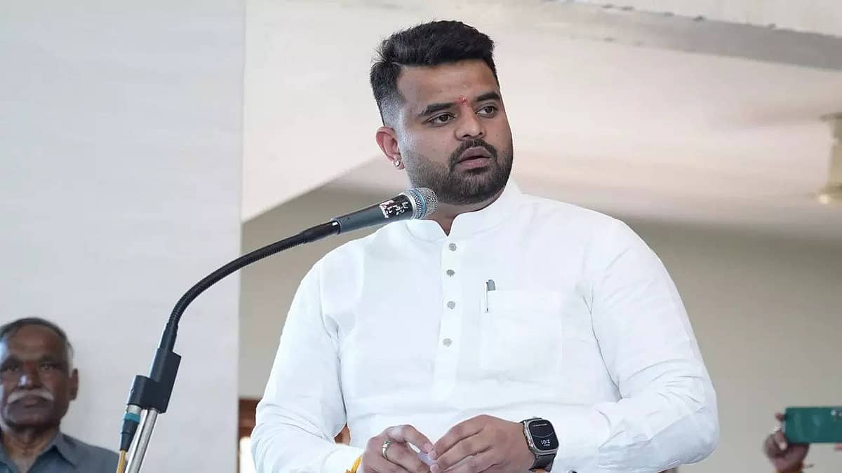 ಪ್ರಜ್ವಲ್ ರೇವಣ್ಣ ವಿರುದ್ಧ 'ಬ್ಲೂ ಕಾರ್ನರ್' ನೋಟಿಸ್; 196 ರಾಷ್ಟ್ರಗಳಿಗೆ ಮಾಹಿತಿ ರವಾನೆ: Interpol