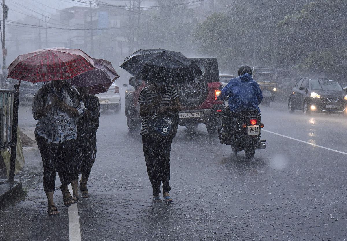ಕೇರಳದಲ್ಲಿ ಭಾರೀ ಮಳೆ; ರೆಡ್ ಅಲರ್ಟ್ ಘೋಷಣೆ: IMD