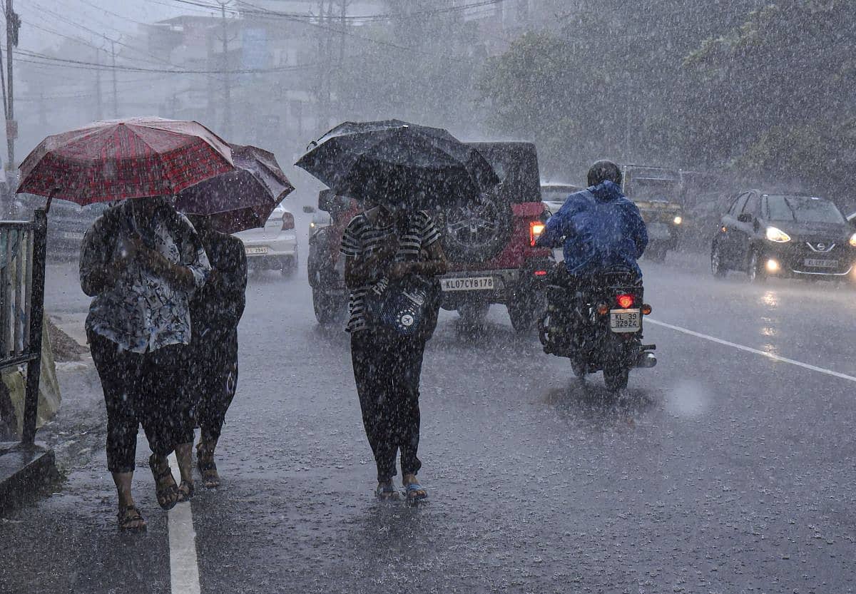 ಕೇರಳದಲ್ಲಿ ಭಾರೀ ಮಳೆ; ರೆಡ್ ಅಲರ್ಟ್ ಘೋಷಣೆ: IMD