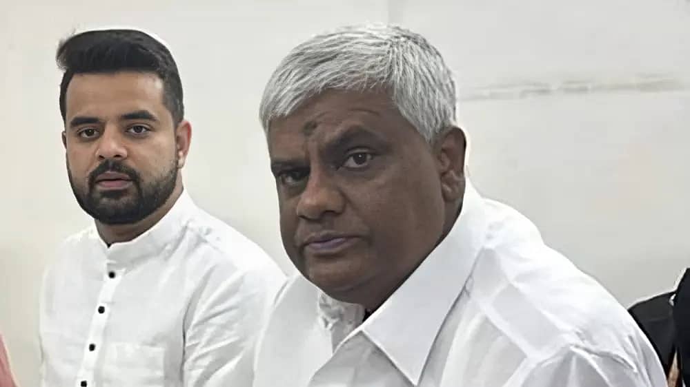 ನೆಲಮಂಗಲ ಬಳಿ ನನ್ನದು, ಮಗನದ್ದು ಹತ್ತತ್ತು ಎಕರೆ ಆಸ್ತಿ ಇದೆ; ರಾಜ್ಯ ಸರ್ಕಾರ ದಿವಾಳಿ ಆಗಿದ್ರೆ ಕೊಡುತ್ತೇನೆ: ಎಚ್.ಡಿ ರೇವಣ್ಣ ತಿರುಗೇಟು