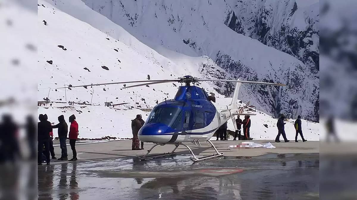 Kedarnath Video: ಪೈಲಟ್ ನಿಯಂತ್ರಣ ತಪ್ಪಿದ ಹೆಲಿಕಾಪ್ಟರ್ ತುರ್ತು ಭೂಸ್ಪರ್ಶ, ತಪ್ಪಿದ ಭಾರಿ ಅನಾಹುತ!