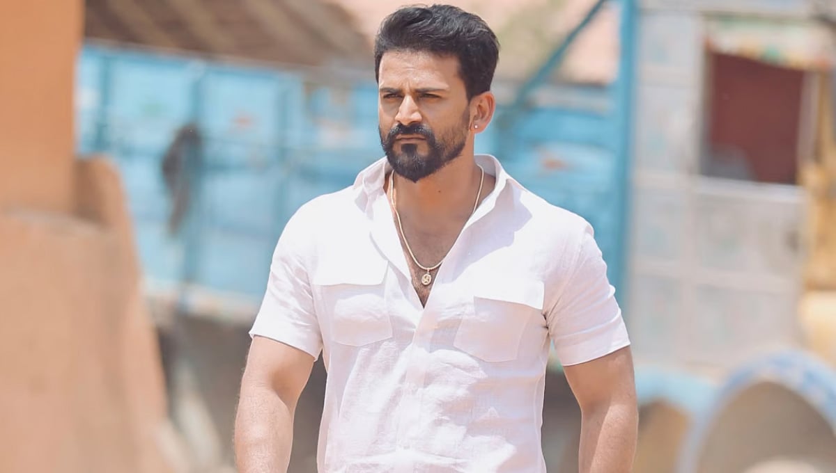 ಸಾಲು ಸಾಲು ಚಿತ್ರಗಳಲ್ಲಿ ಧನಂಜಯ್ ಬ್ಯುಸಿ; ಅಣ್ಣ from Mexico ಗಾಗಿ ಹಳ್ಳಿ ಅವತಾರದಲ್ಲಿ ನಟ ಮಿಂಚಿಂಗ್