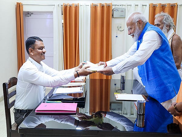 ಮನೆಯೂ ಇಲ್ಲ, ಕಾರೂ ಇಲ್ಲ; 10 ವರ್ಷ ಪ್ರಧಾನಿಯಾಗಿರುವ ಮೋದಿ ಘೋಷಿಸಿಕೊಂಡ ಆಸ್ತಿ ಎಷ್ಟು?