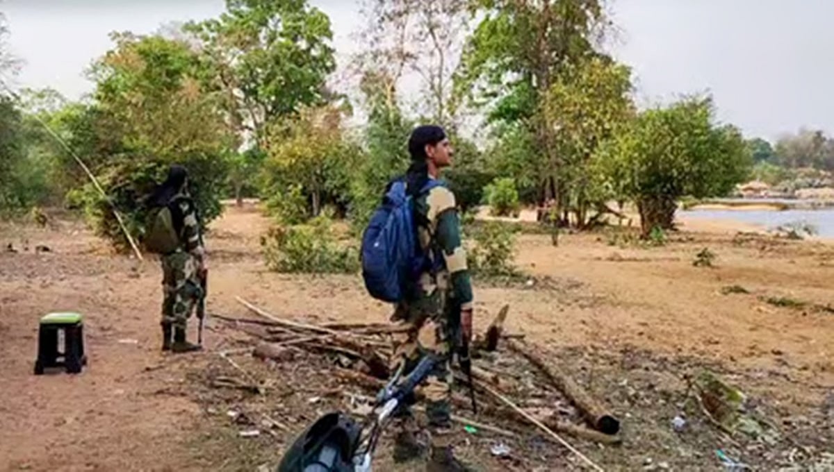 ಛತ್ತೀಸ್ ಗಢ: ಭದ್ರತಾ ಪಡೆಗಳ ಮುಂದೆ ಶರಣಾದ 30 ನಕ್ಸಲೀಯರು