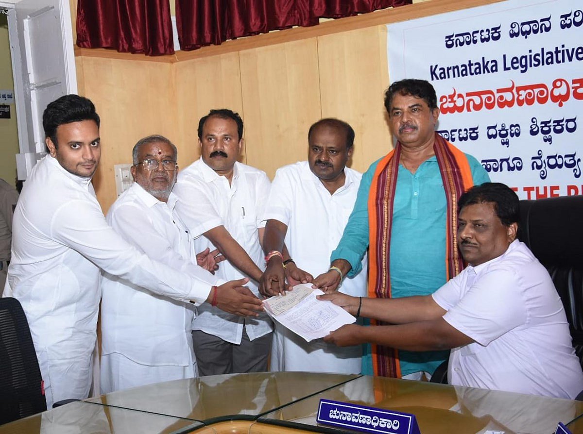 ವಿಧಾನ ಪರಿಷತ್ ಚುನಾವಣೆ: ದಕ್ಷಿಣ ಶಿಕ್ಷಕರ ಕ್ಷೇತ್ರದಲ್ಲಿ ಮೈತ್ರಿ ಅಭ್ಯರ್ಥಿ ಗೊಂದಲಕ್ಕೆ ತೆರೆ!