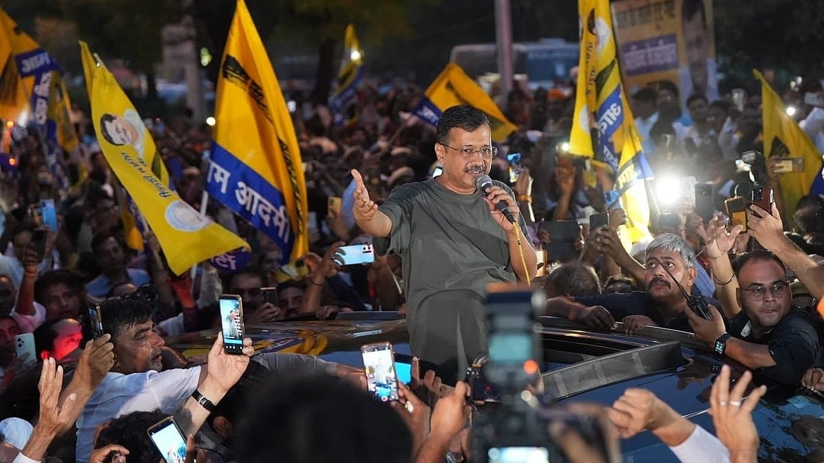 ಸುಪ್ರೀಂ ನಿರ್ಬಂಧಗಳಿಗೆ AK ಕಂಪನ: 50 ದಿನಗಳ ಬಳಿಕ ಜೈಲಿನಿಂದ ಹೊರಬಂದ ಕೇಜ್ರಿವಾಲ್ಗೆ ಕಾರ್ಯಕರ್ತರಿಂದ ಅದ್ಧೂರಿ ಸ್ವಾಗತ!