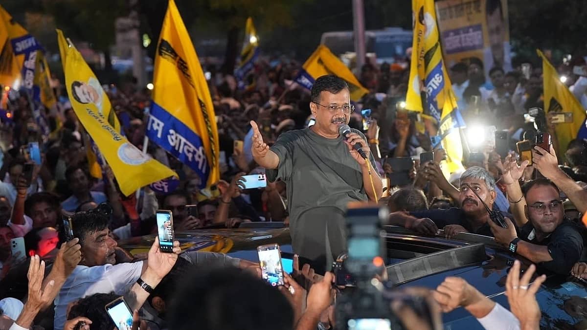 ಸುಪ್ರೀಂ ನಿರ್ಬಂಧಗಳಿಗೆ AK ಕಂಪನ: 50 ದಿನಗಳ ಬಳಿಕ ಜೈಲಿನಿಂದ ಹೊರಬಂದ ಕೇಜ್ರಿವಾಲ್ಗೆ ಕಾರ್ಯಕರ್ತರಿಂದ ಅದ್ಧೂರಿ ಸ್ವಾಗತ!