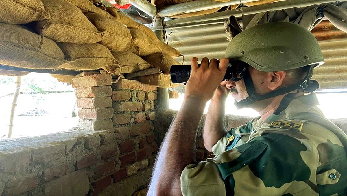 LoC ಬಳಿ ಶಂಕಿತ ಪಾಕ್ ಡ್ರೋನ್ ಮೇಲೆ BSF ಗುಂಡಿನ ದಾಳಿ!