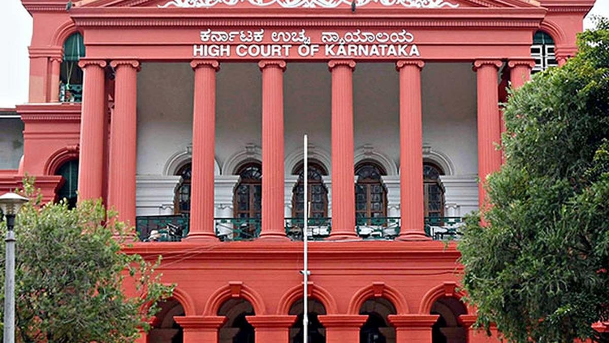 ಸಾರ್ವಜನಿಕ ಶೌಚಾಲಯದ ಗೋಡೆಯ ಮೇಲೆ ನಂಬರ್ ಹಾಕಿ 'ಕಾಲ್ ಗರ್ಲ್' ಬರಹ: ಮಹಿಳೆಯ ಘನತೆಗೆ ಕುಂದು; High court