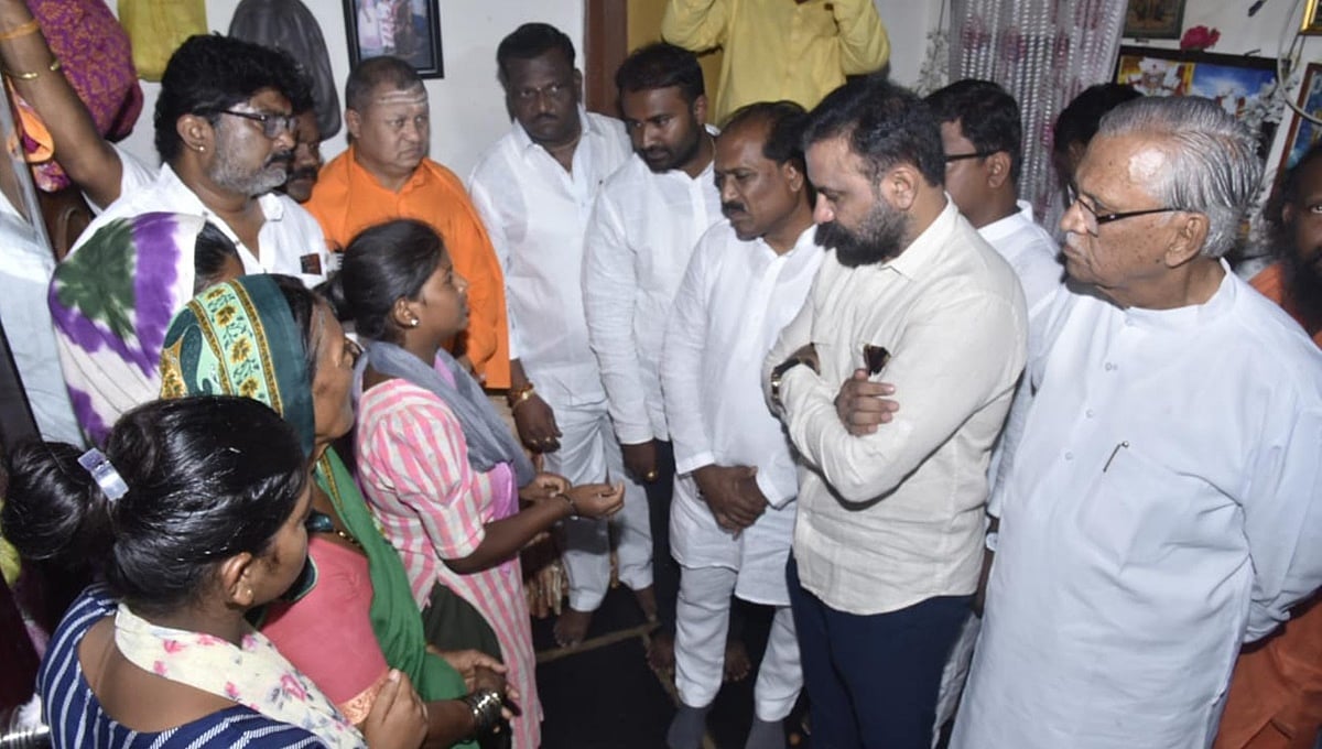 ಹುಬ್ಬಳ್ಳಿ: ಹತ್ಯೆಯಾದ ಅಂಜಲಿ ನಿವಾಸಕ್ಕೆ ಸಂತೋಷ್ ಲಾಡ್ ಭೇಟಿ, 2 ಲಕ್ಷ ರೂ. ಆರ್ಥಿಕ ನೆರವು