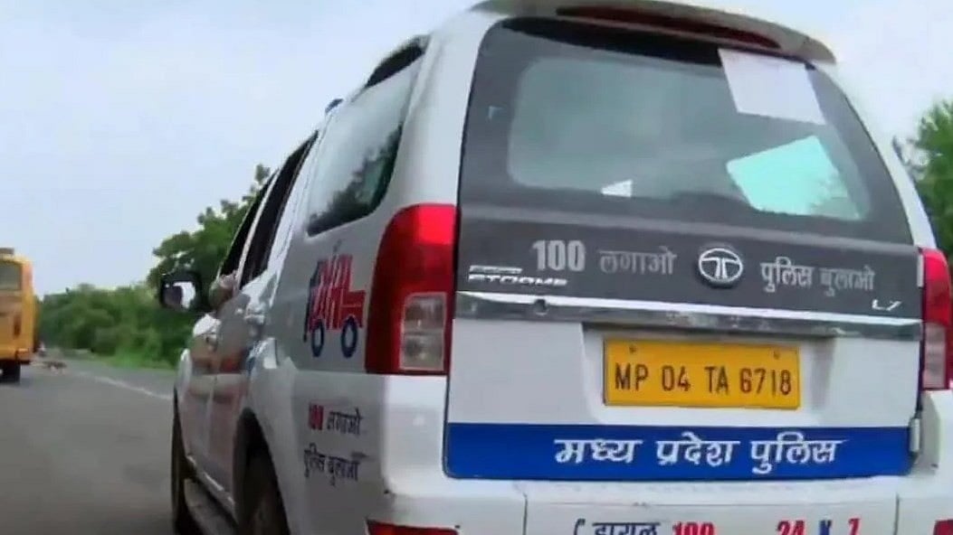 ಮಧ್ಯ ಪ್ರದೇಶ: ಫ್ಲೈ ಓವರ್ನಿಂದ ಬಿದ್ದ ಬಸ್; ಇಬ್ಬರು ಸಾವು, 40 ಮಂದಿ ಗಾಯ