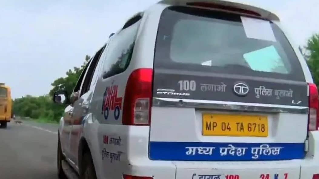 ಮಧ್ಯ ಪ್ರದೇಶ: ಫ್ಲೈ ಓವರ್ನಿಂದ ಬಿದ್ದ ಬಸ್; ಇಬ್ಬರು ಸಾವು, 40 ಮಂದಿ ಗಾಯ