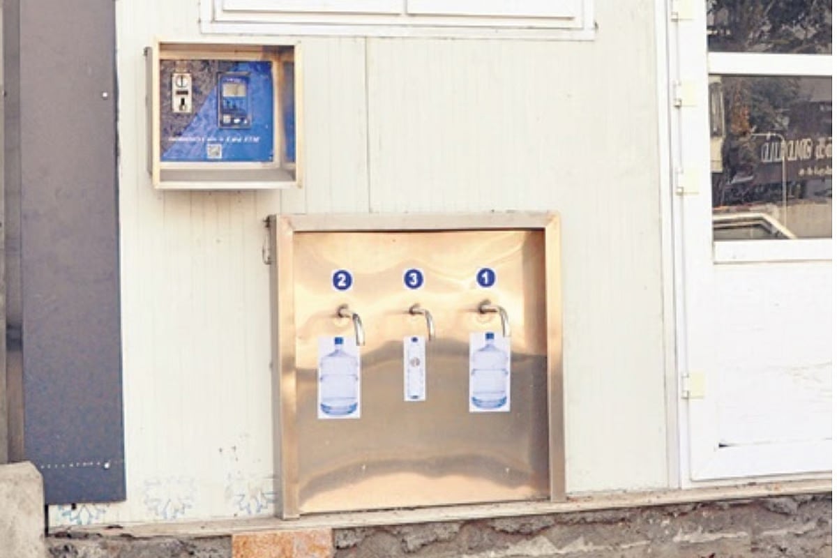 ಬೆಂಗಳೂರು: ಬತ್ತಿಹೋದ ಬೋರ್ ವೆಲ್, ATM ಗಳಲ್ಲೂ ನೀರಿಲ್ಲ; ಮಳೆ ಬಿದ್ದರೂ ತೀರದ ಸಮಸ್ಯೆ!