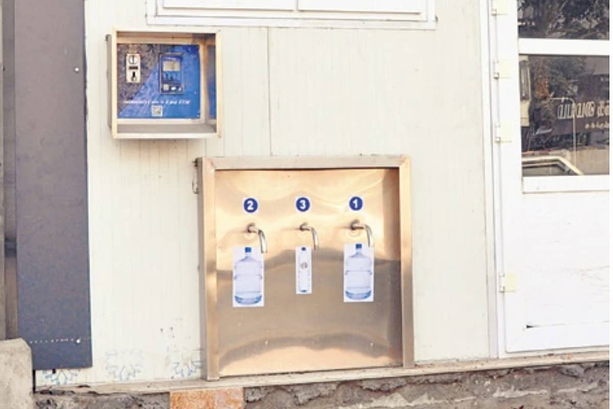 ಬೆಂಗಳೂರು: ಬತ್ತಿಹೋದ ಬೋರ್ ವೆಲ್, ATM ಗಳಲ್ಲೂ ನೀರಿಲ್ಲ; ಮಳೆ ಬಿದ್ದರೂ ತೀರದ ಸಮಸ್ಯೆ!