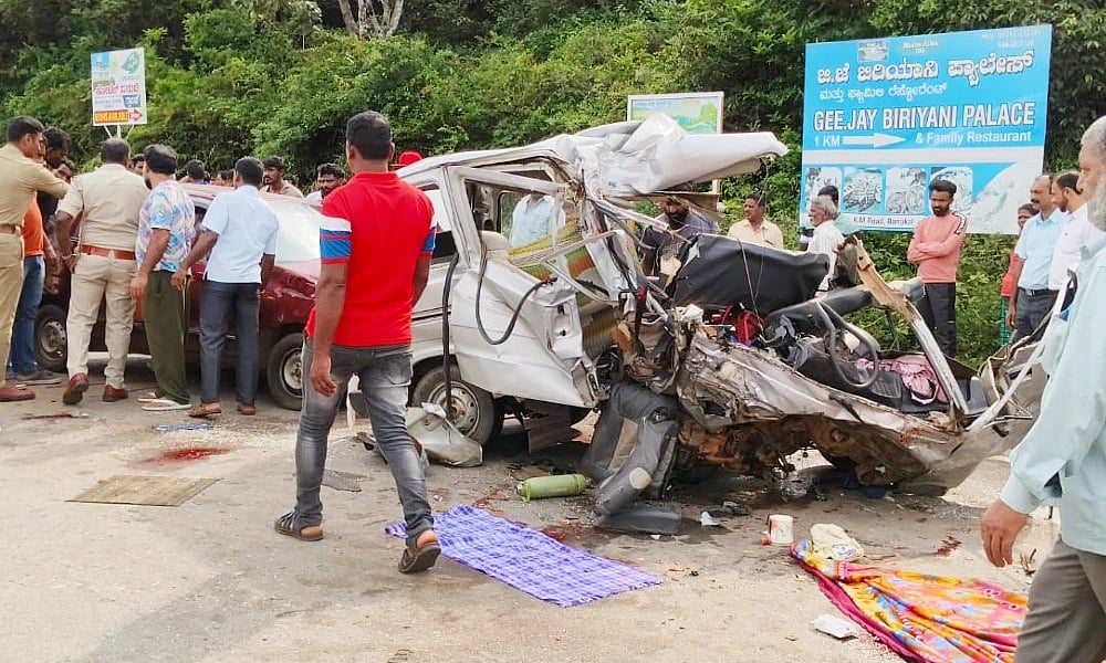 ಚಿಕ್ಕಮಗಳೂರು: ಲಾರಿ-ಓಮಿನಿ ಕಾರು ನಡುವೆ ಡಿಕ್ಕಿ, ಭೀಕರ ಅಪಘಾತದಲ್ಲಿ ನಾಲ್ವರು ಸಾವು