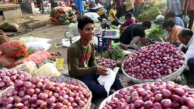 Onion price: ರಫ್ತು ನಿರ್ಬಂಧ ತೆರವು ಬೆನ್ನಲ್ಲೇ ಈರುಳ್ಳಿ ಬೆಲೆ ಏರಿಕೆ!