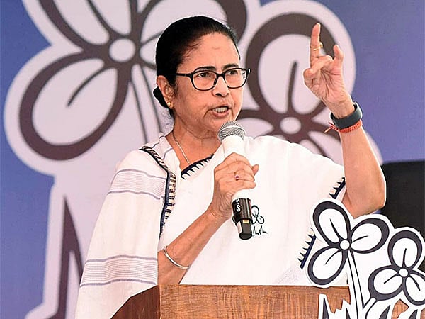 ಬಿಜೆಪಿ ಆಡಳಿತದಲ್ಲಿ ಮಾದರಿ ನೀತಿ ಸಂಹಿತೆ 'ಮೋದಿ ನೀತಿ ಸಂಹಿತೆ'ಯಾಗಿ ಮಾರ್ಪಟ್ಟಿದೆ: ಮಮತಾ